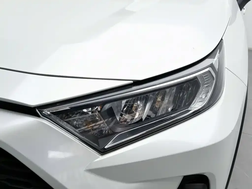 Toyota RAV4 — фото 2