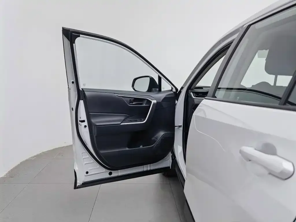 Toyota RAV4 — фото 6