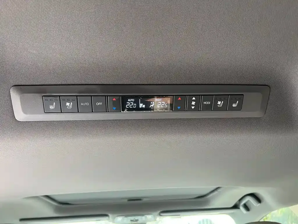 Toyota Sienna — фото 10