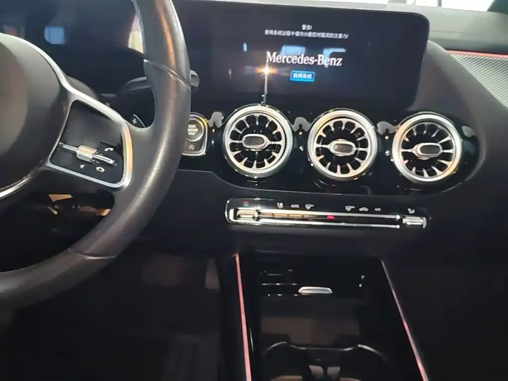Mercedes-Benz GLA — фото 10
