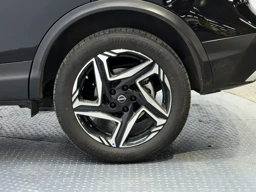 Nissan Qashqai — фото 10