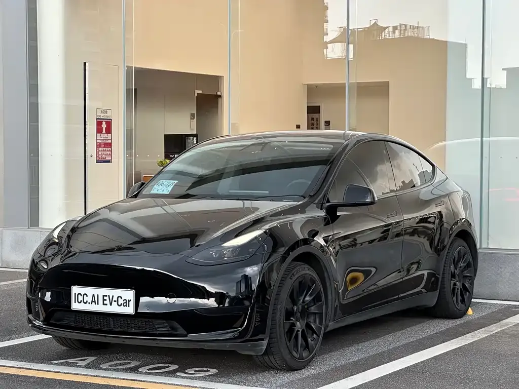 Tesla Model Y — фото 1