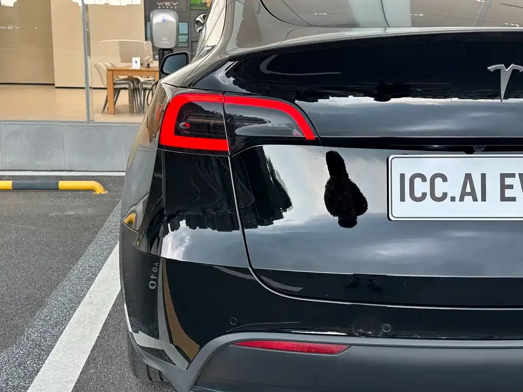 Tesla Model Y — фото 6