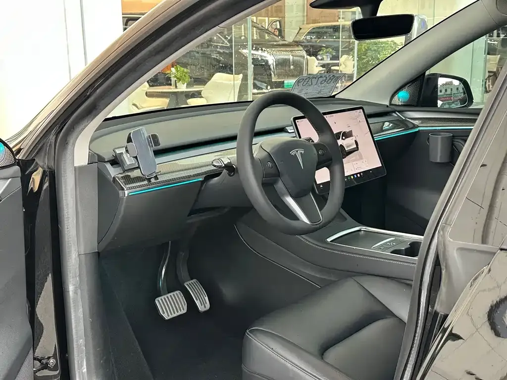 Tesla Model Y — фото 4