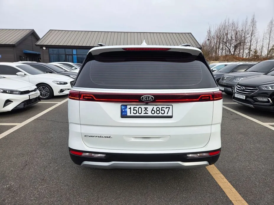Kia Carnival — фото 10