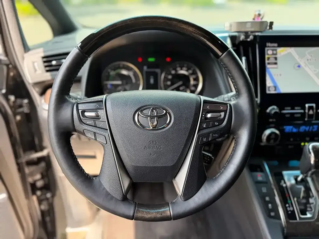Toyota Alphard — фото 6