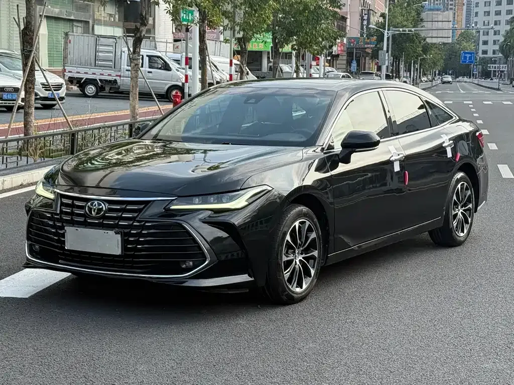 Toyota Avalon — фото 1