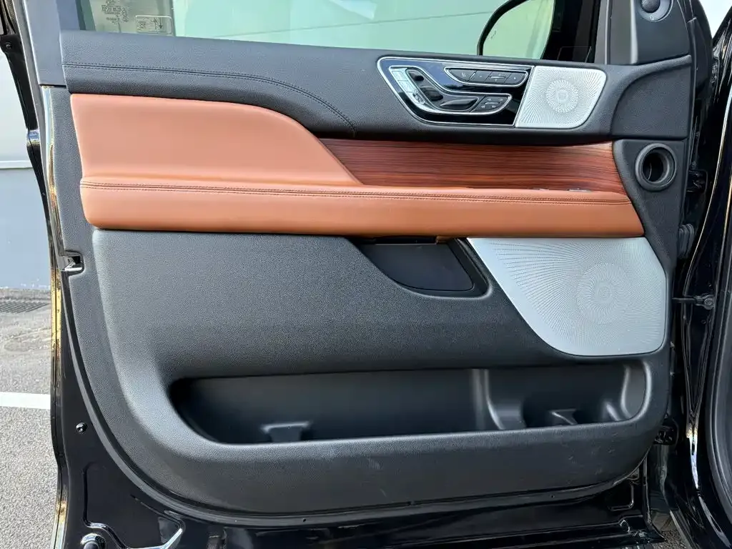 Lincoln Navigator — фото 10