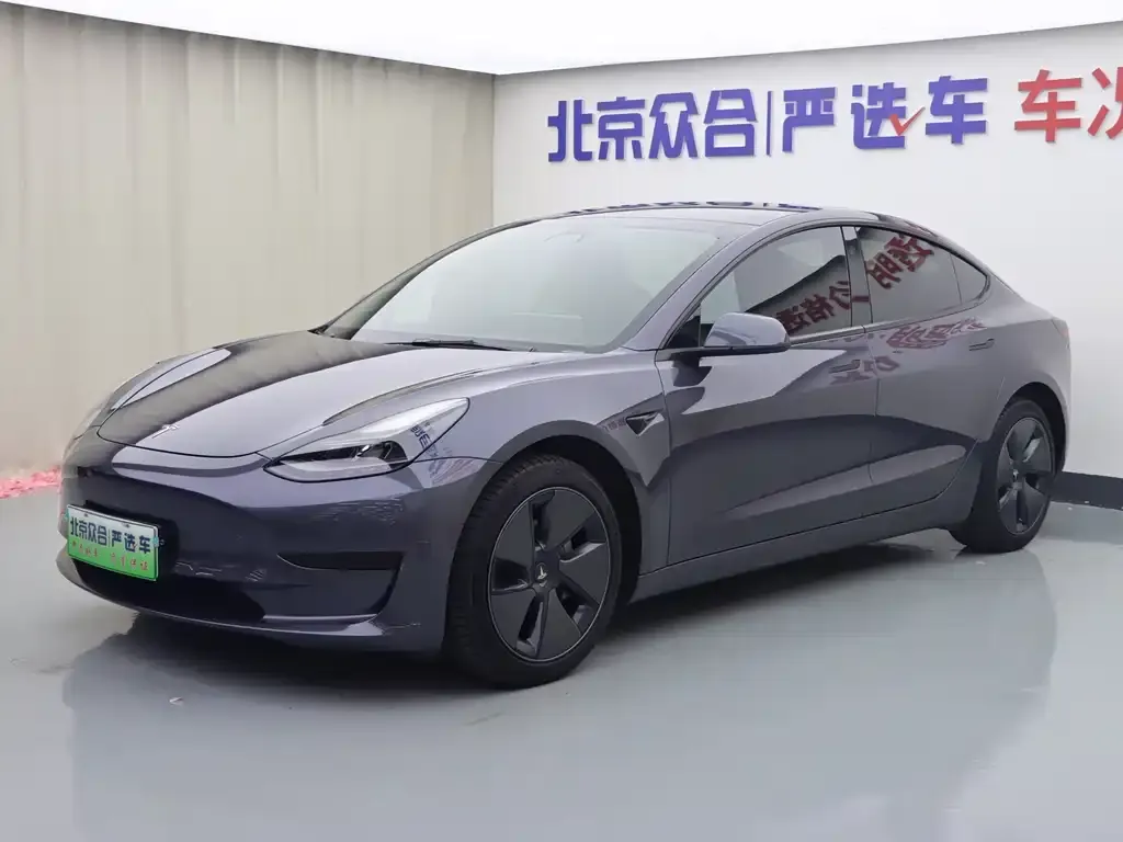 Tesla Model 3 — фото 1