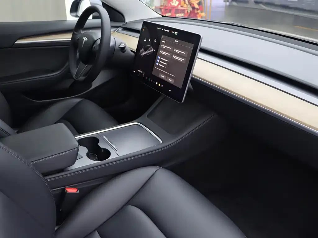 Tesla Model 3 — фото 8