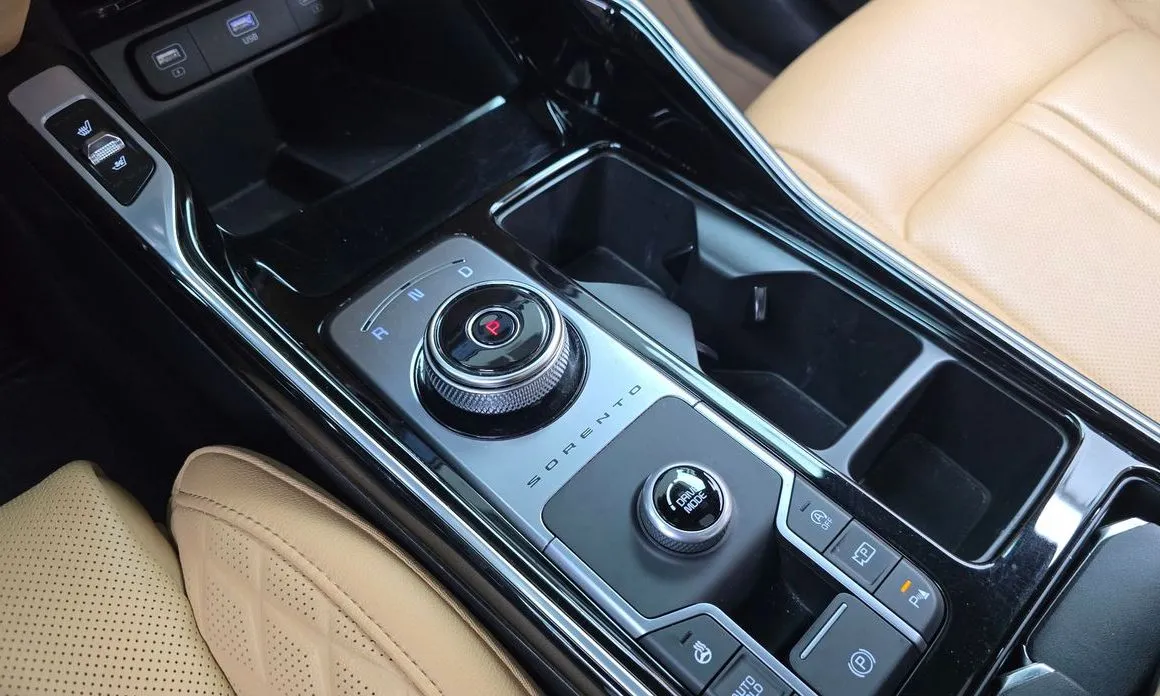 Kia Sorento — фото 10
