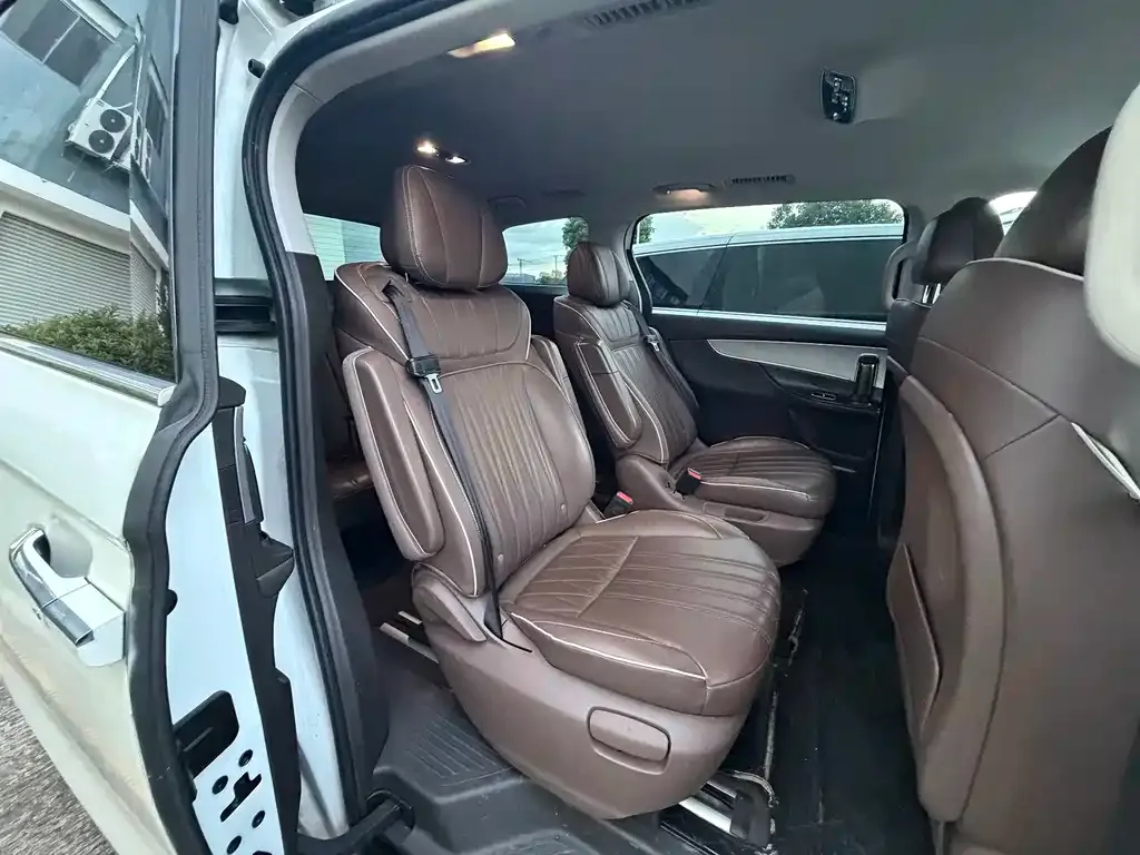 Roewe iMAX8 — фото 2