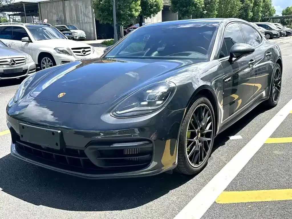 Porsche Panamera Hybrid — фото 1