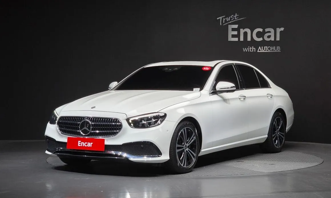 Mercedes-Benz E-Class — фото 1