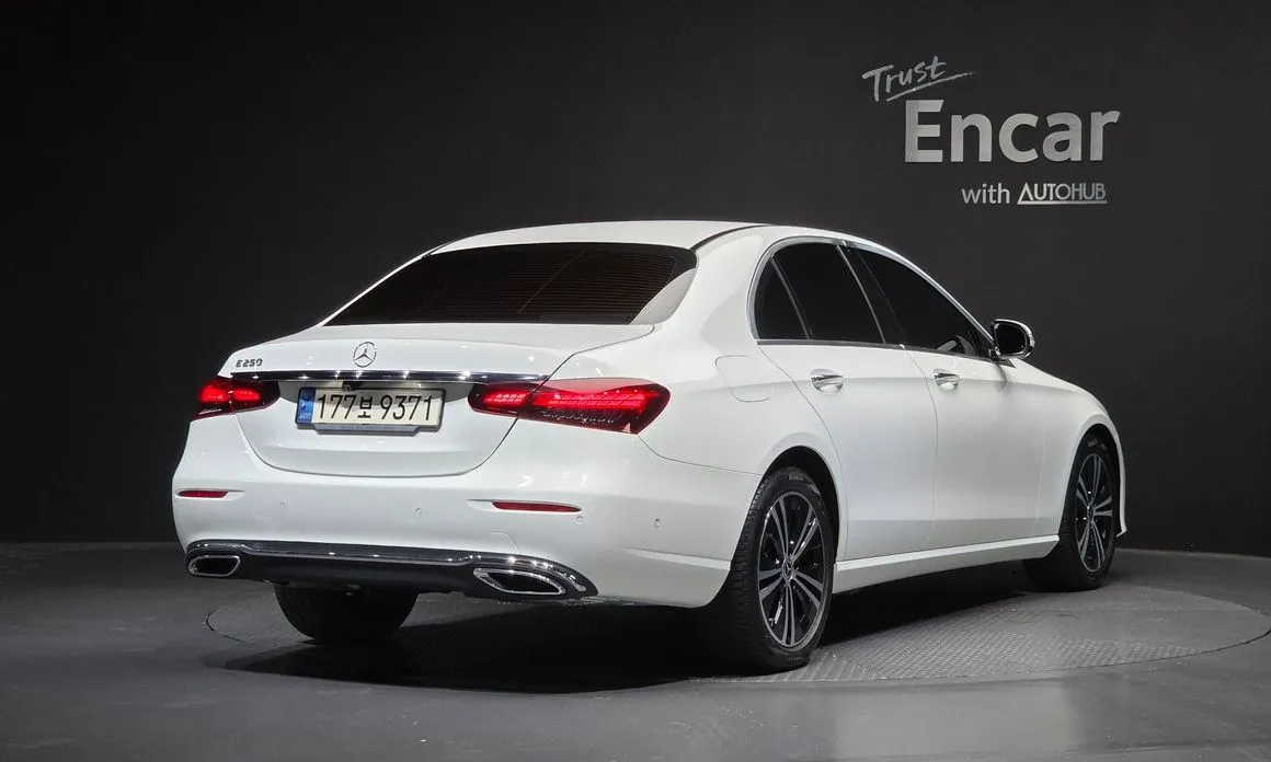Mercedes-Benz E-Class — фото 3