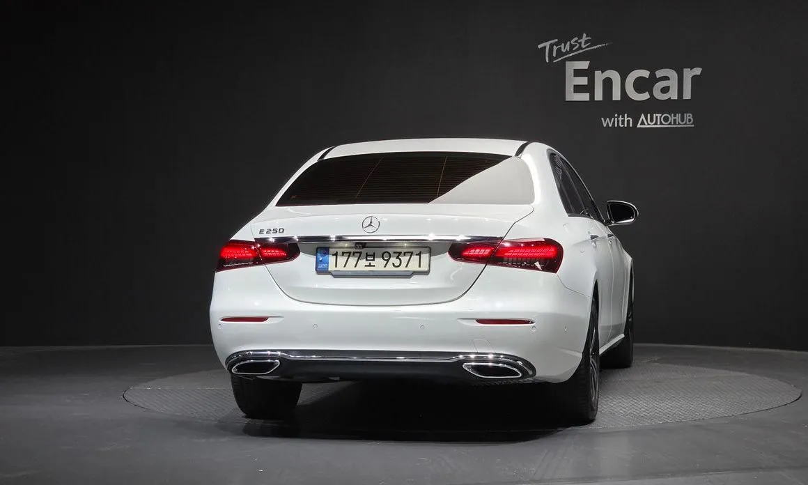 Mercedes-Benz E-Class — фото 6