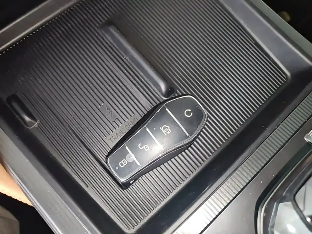 BYD L DM-i — фото 3