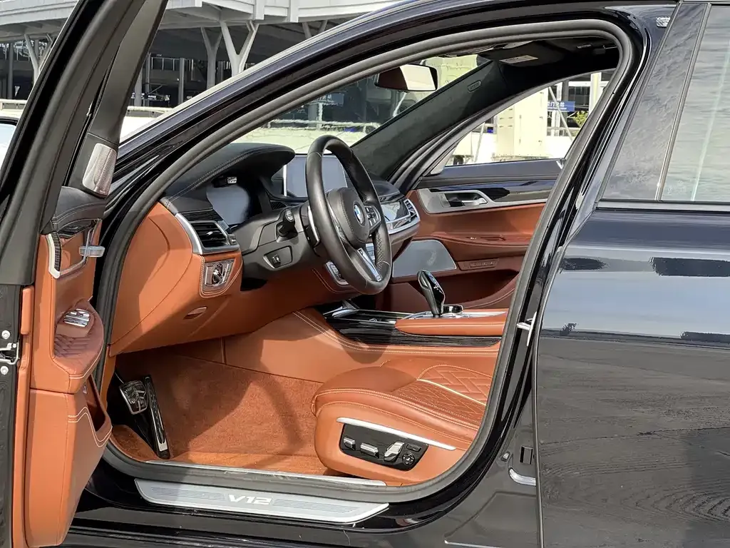 BMW 7 Series — фото 10