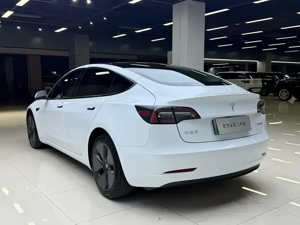 Tesla Model 3 — фото 7