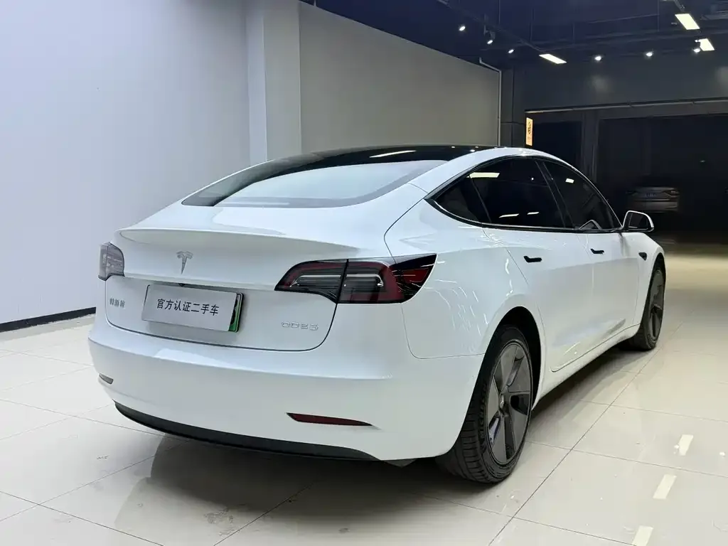 Tesla Model 3 — фото 4
