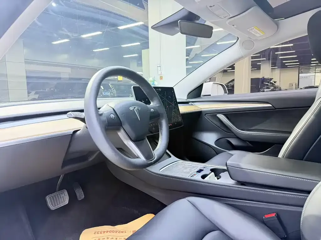 Tesla Model 3 — фото 3