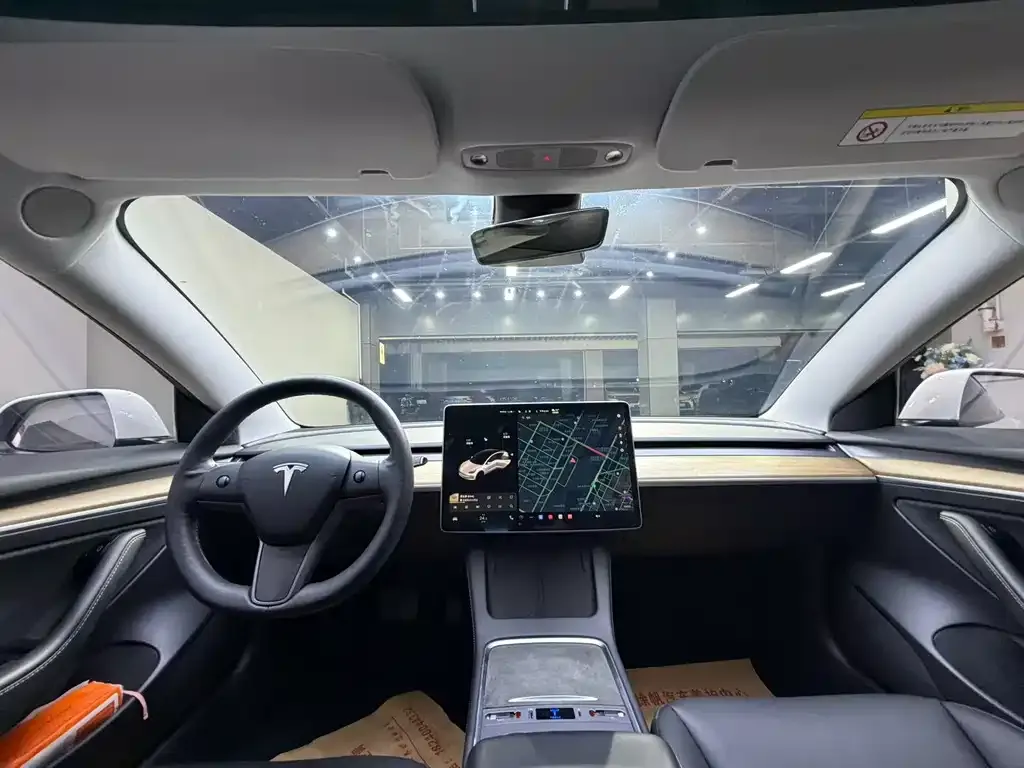 Tesla Model 3 — фото 8