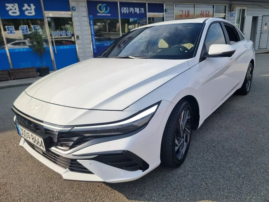Hyundai AVANTE — фото 1