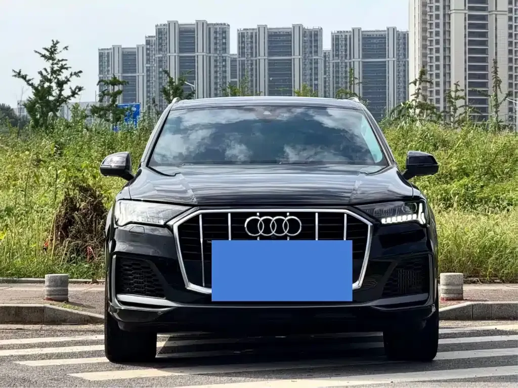 Audi Q7 — фото 1