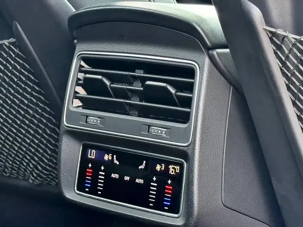 Audi Q7 — фото 10