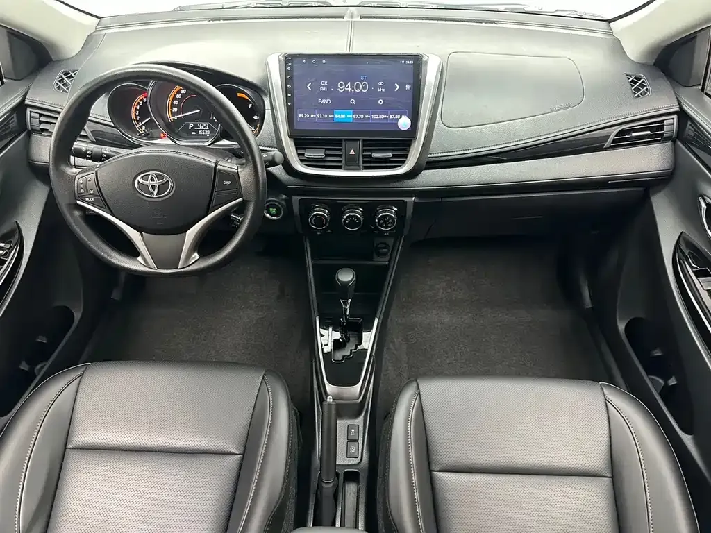 Toyota Yaris L — фото 10