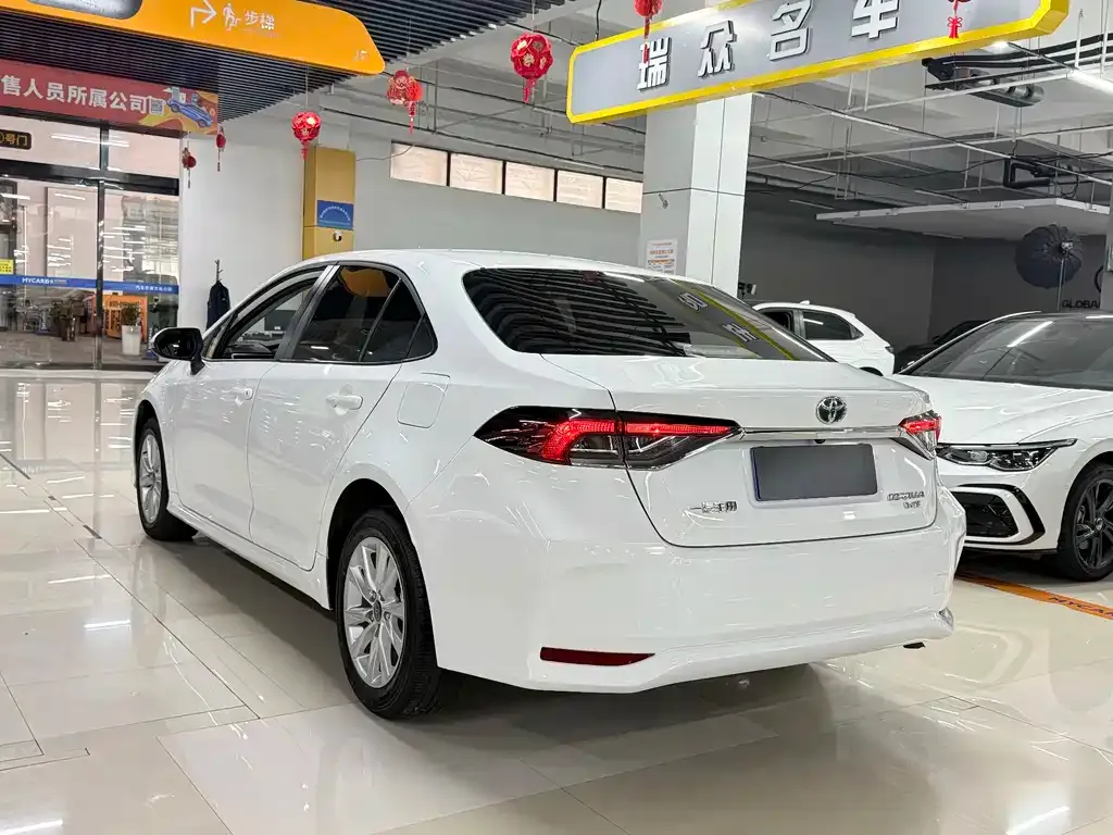 Toyota Corolla — фото 3