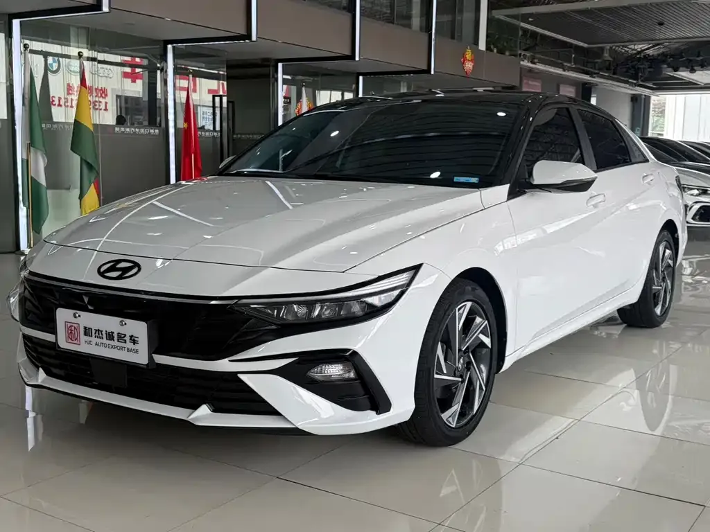 Hyundai Elantra — фото 1