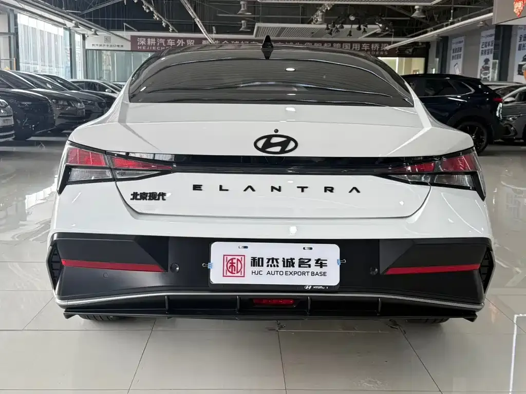 Hyundai Elantra — фото 7