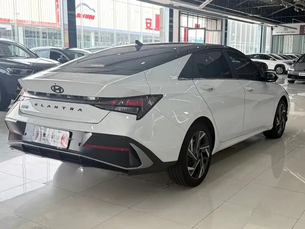 Hyundai Elantra — фото 9