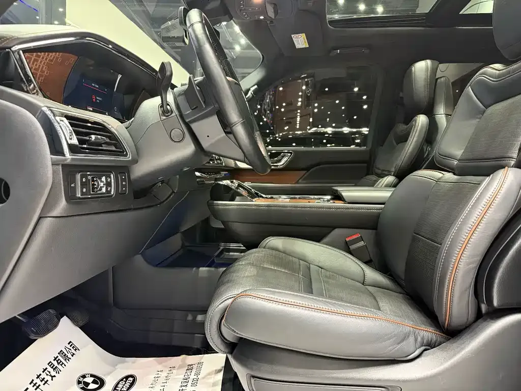 Lincoln Navigator — фото 9