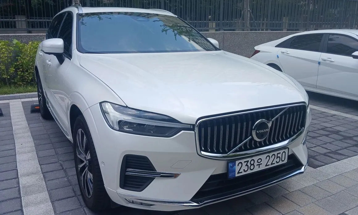 Volvo XC60 — фото 1