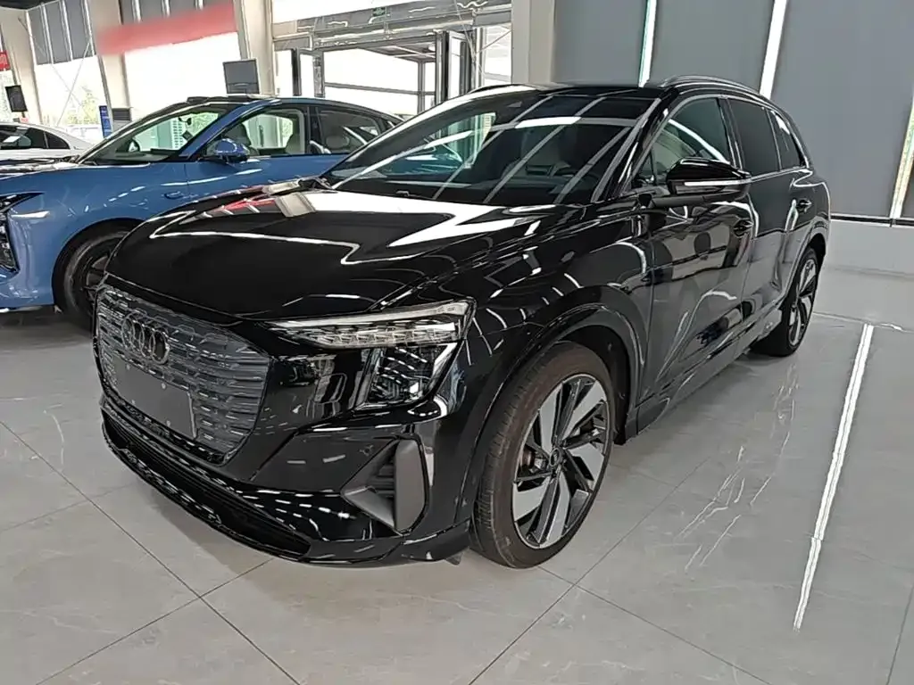 Audi Q5 e-tron — фото 1