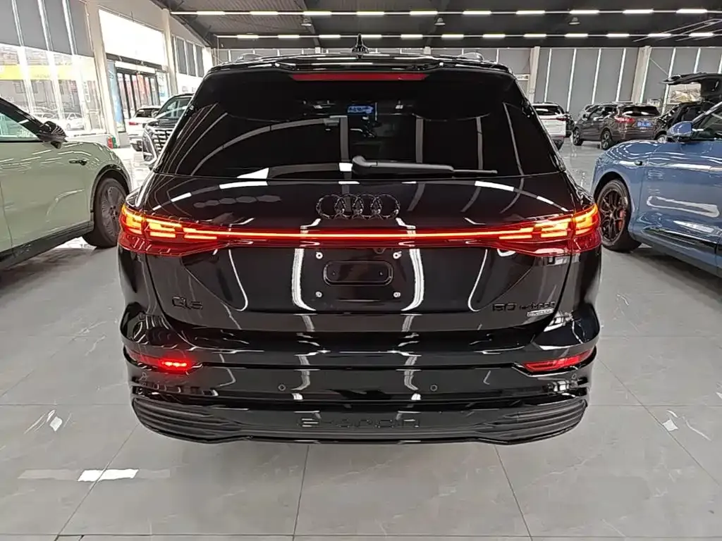 Audi Q5 e-tron — фото 8