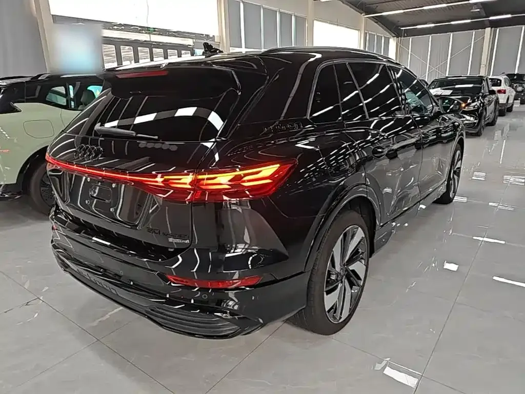 Audi Q5 e-tron — фото 2