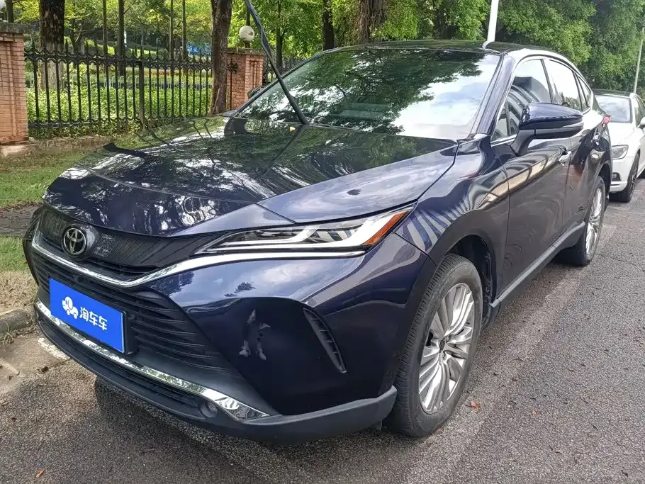 Toyota Harrier — фото 1