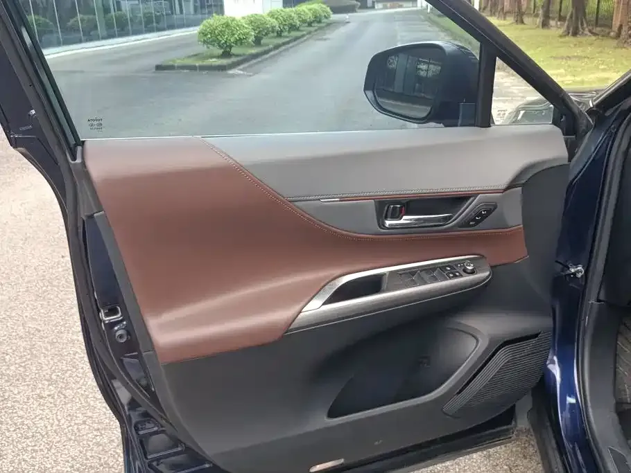 Toyota Harrier — фото 9