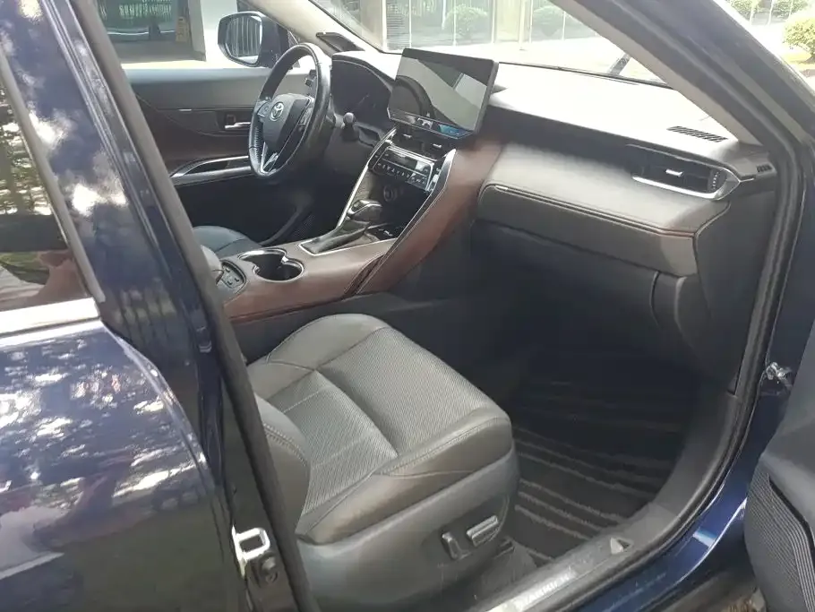 Toyota Harrier — фото 2