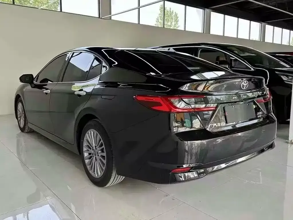 Toyota Camry — фото 7