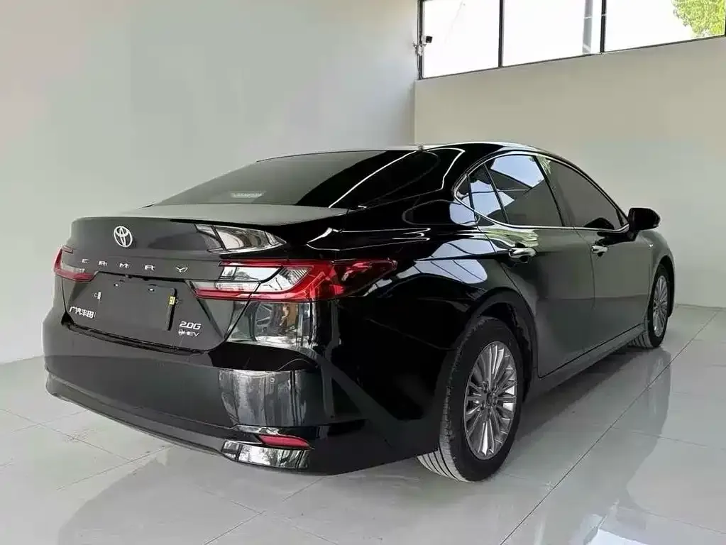Toyota Camry — фото 3