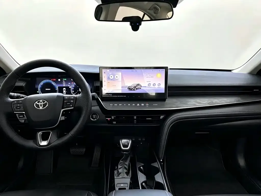 Toyota Camry — фото 5