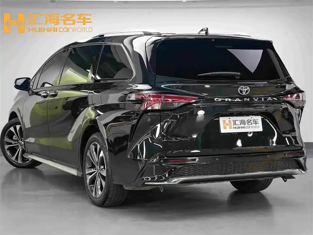 Toyota Granvia — фото 8