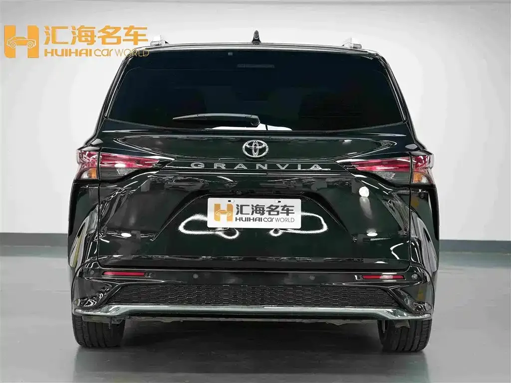 Toyota Granvia — фото 10