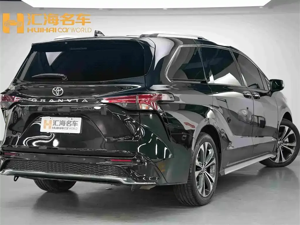 Toyota Granvia — фото 7