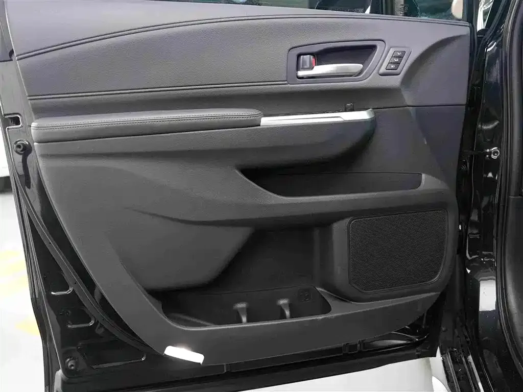 Toyota Granvia — фото 4