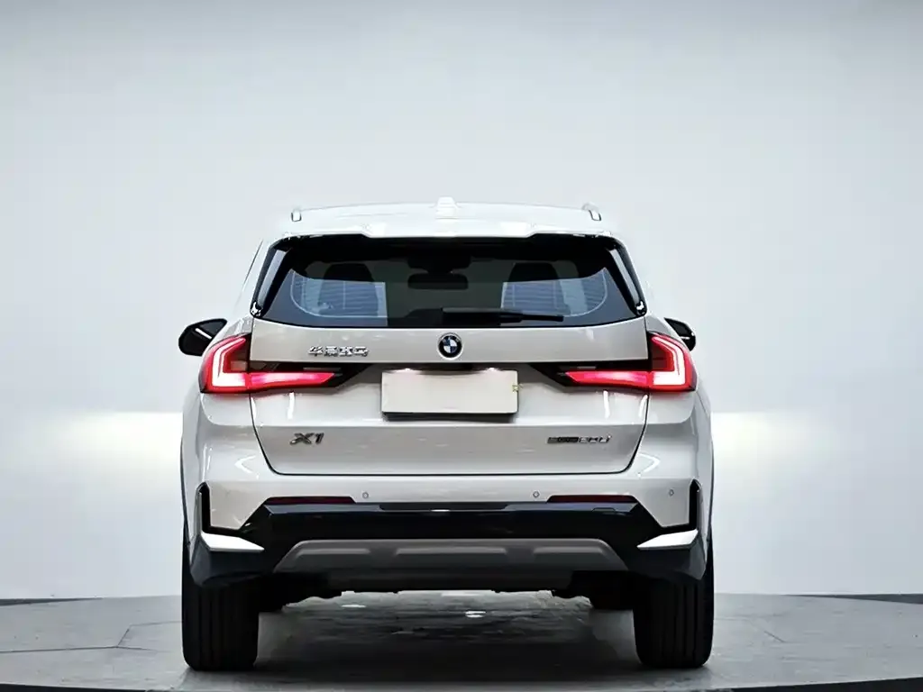 BMW X1 — фото 8